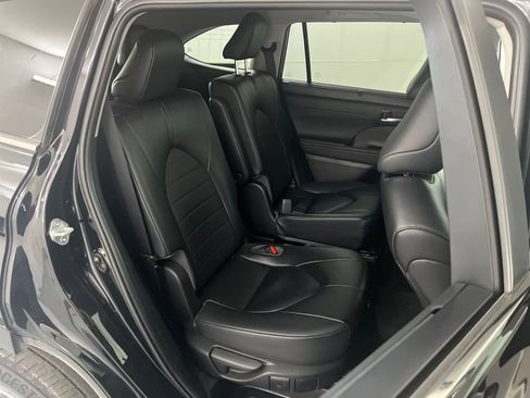 Used 2023 Toyota Highlander XSE image 21