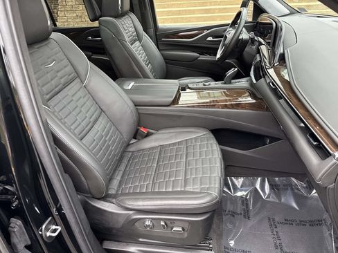 Used 2024 Cadillac Escalade ESV Sport Platinum w/ LPO, ONYX Package AWD/4WD image 7