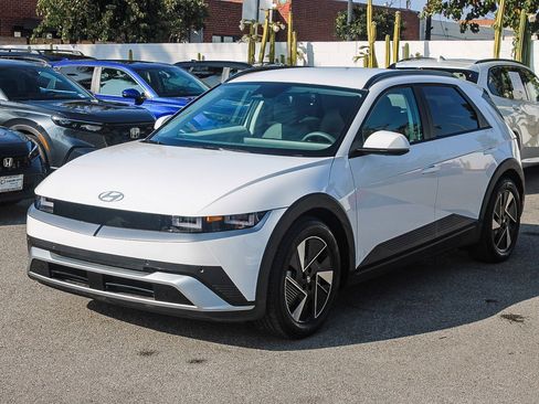 Used 2025 Hyundai Ioniq 5 SEL image 3