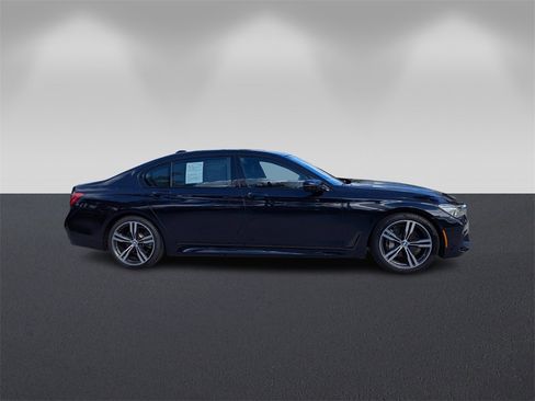 Used 2019 BMW 740i image 4