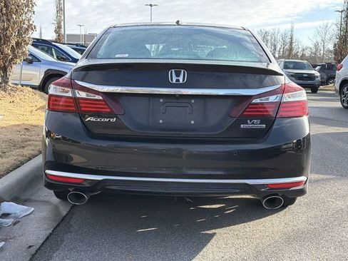 Used 2016 Honda Accord Touring image 4