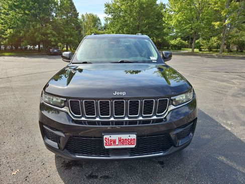 Used 2023 Jeep Grand Cherokee Laredo w/ Luxury Tech Group I AWD/4WD image 8