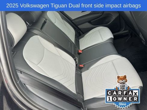 Used 2025 Volkswagen Tiguan SE R-Line image 21