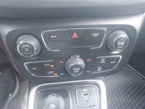 Used 2021 Jeep Compass Latitude w/ Convenience Group AWD/4WD image 16