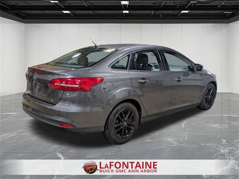 Used 2018 Ford Focus SE w/ SE Winter Package image 5