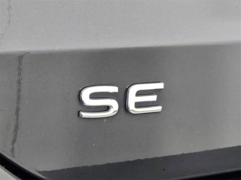 Used 2024 Volkswagen Taos SE image 12