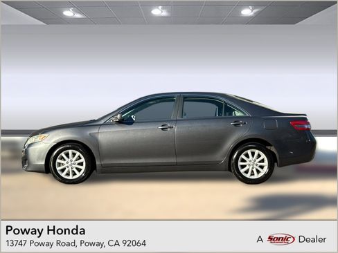 Used 2011 Toyota Camry XLE image 1