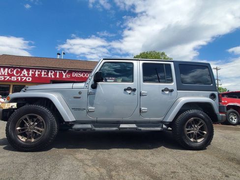 Used 2016 Jeep Wrangler Unlimited Sahara AWD/4WD image 2