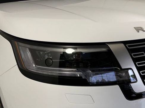 Certified 2025 Land Rover Range Rover Long Wheelbase SE AWD/4WD image 8