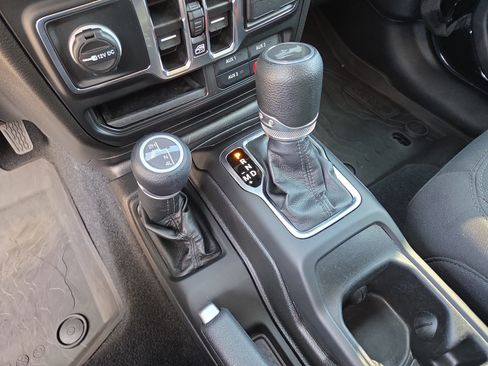 Certified 2022 Jeep Wrangler Unlimited Sport AWD/4WD image 27