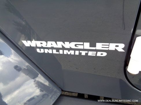 Used 2017 Jeep Wrangler Unlimited Sahara w/ Quick Order Package 24E Chief AWD/4WD image 5