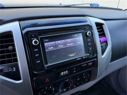 Used 2014 Toyota Tacoma PreRunner image 20