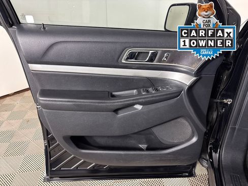 Used 2016 Ford Explorer XLT w/ Equipment Group 202A FWD image 23