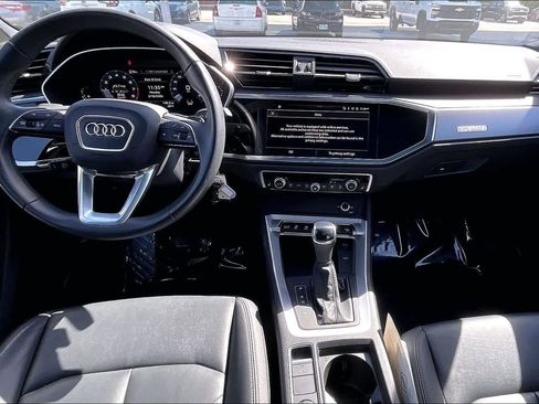 Used 2025 Audi Q3 2.0T Premium image 16