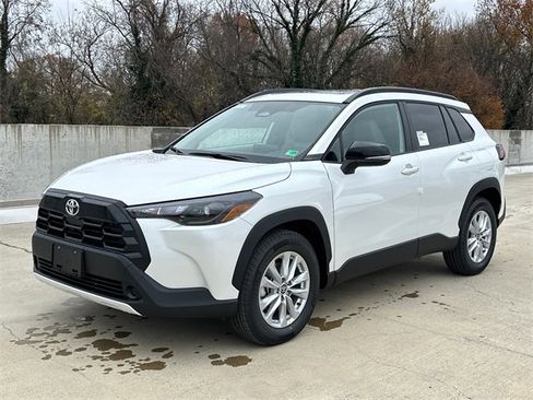 New 2026 Toyota Corolla Cross LE image 2