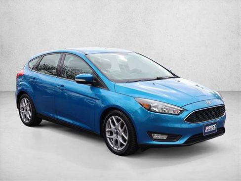 Used 2015 Ford Focus SE w/ Equipment Group 201A FWD image 3