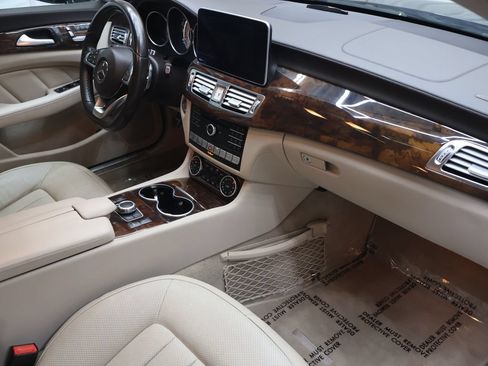 Used 2015 Mercedes-Benz CLS 550 4MATIC w/ Premium Package image 10