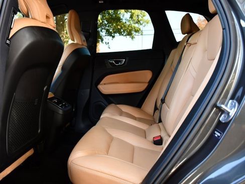 Used 2022 Volvo XC60 B5 Inscription w/ Protection Package Premier image 15