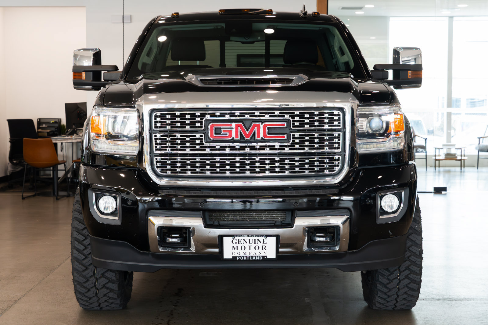 Used 2018 GMC Sierra 3500 Denali w/ Duramax Plus Package AWD/4WD image 2