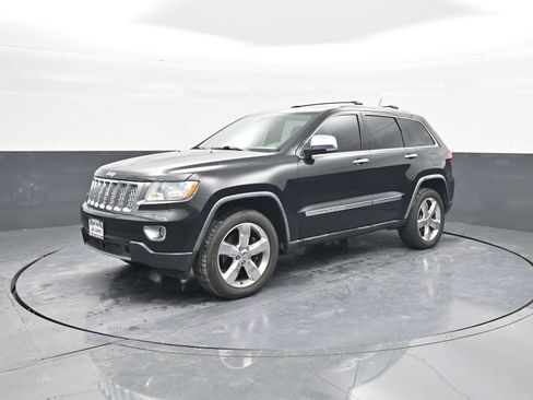 Used 2011 Jeep Grand Cherokee Overland Summit image 4