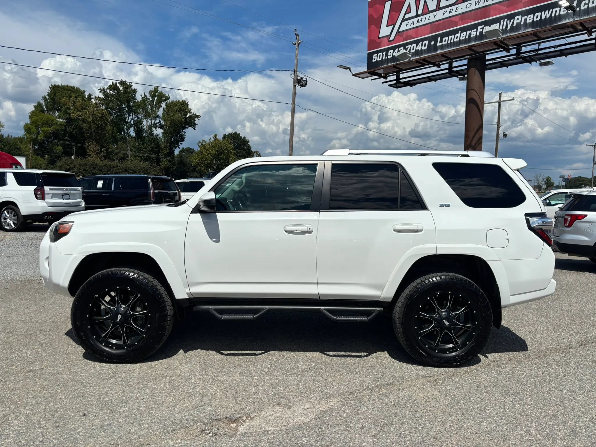 Used 2016 Toyota 4Runner SR5 AWD/4WD image 2