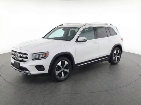 Used 2025 Mercedes-Benz GLB 250 4MATIC image 3