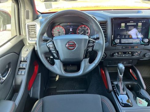 Used 2024 Nissan Frontier 4x4 Crew Cab image 12
