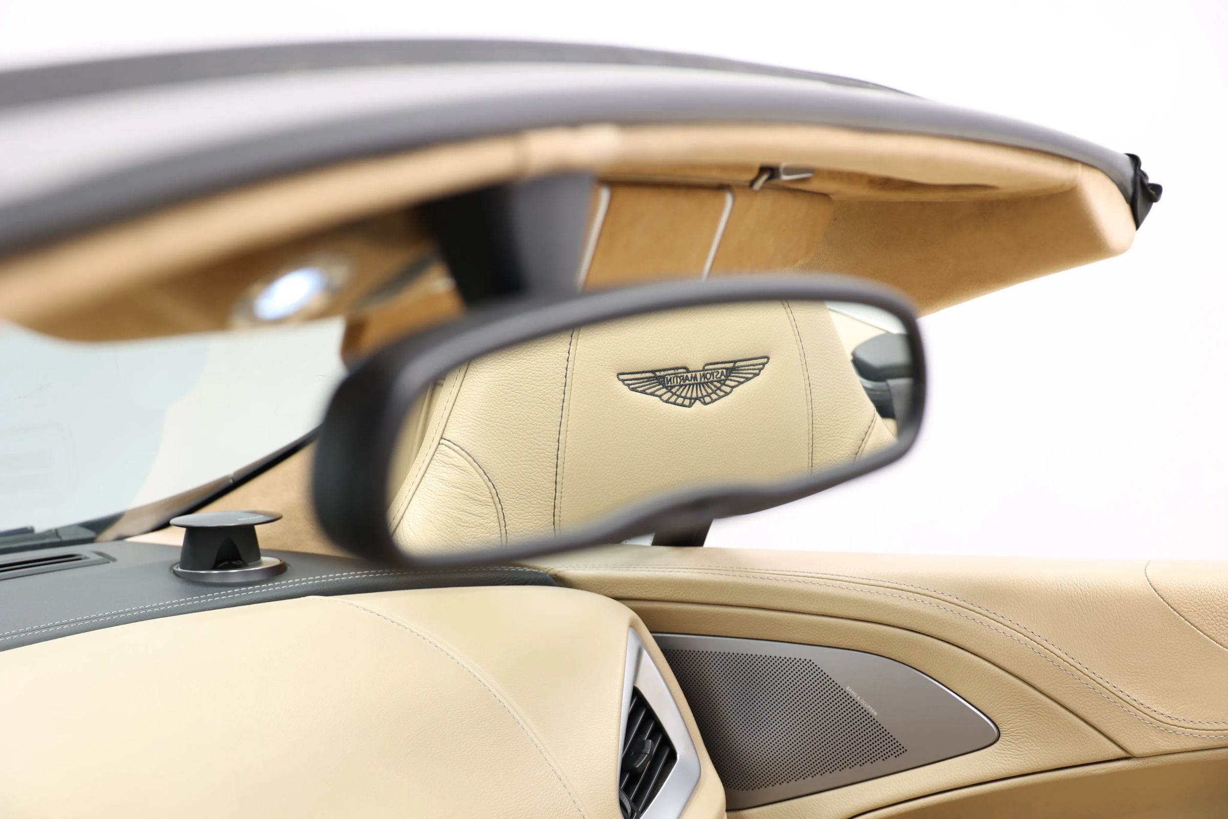 Used 2016 Aston Martin Vanquish Volante RWD image 39