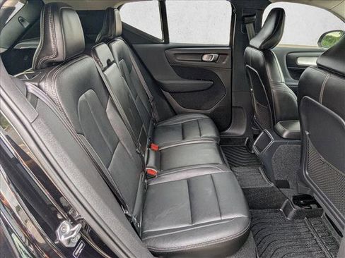 Used 2021 Volvo XC40 T5 Momentum image 18