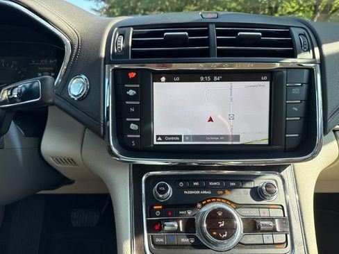 Used 2017 Lincoln Continental Select FWD image 22