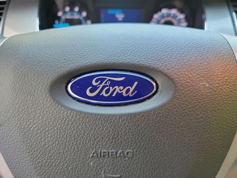 Used 2014 Ford Taurus SEL image 31