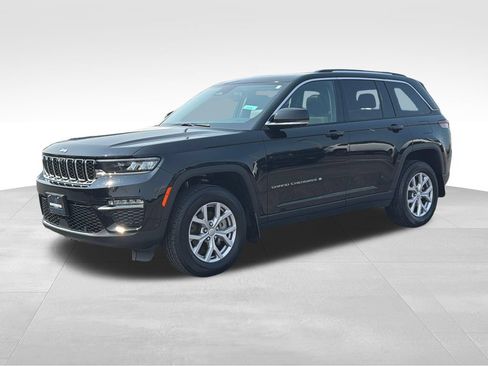 Used 2022 Jeep Grand Cherokee Limited w/ Luxury Tech Group II AWD/4WD image 2