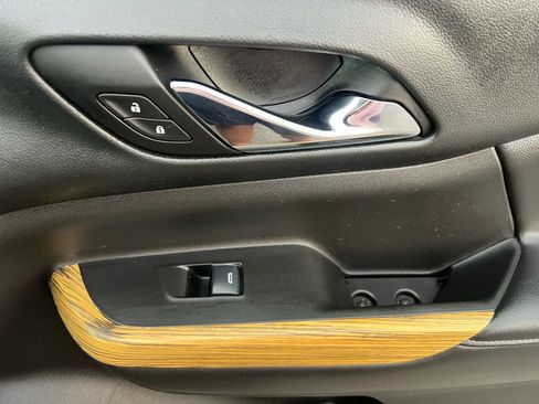 Used 2017 GMC Acadia Denali image 33