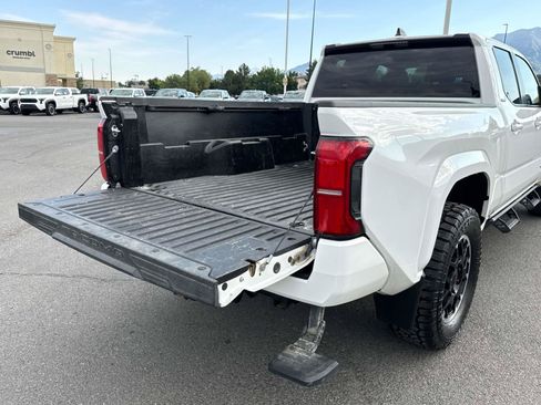 Used 2024 Toyota Tacoma SR5 AWD/4WD image 15