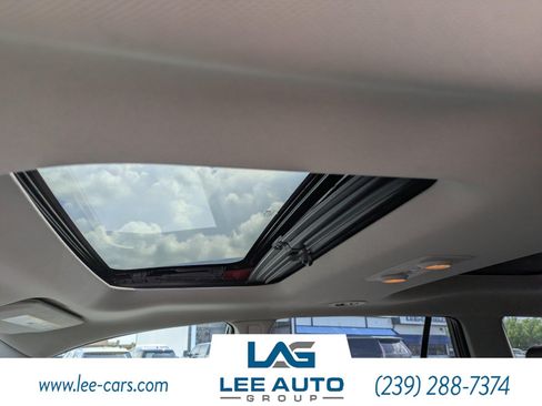 Used 2017 Buick Enclave Premium w/ Experience Buick Package AWD/4WD image 19