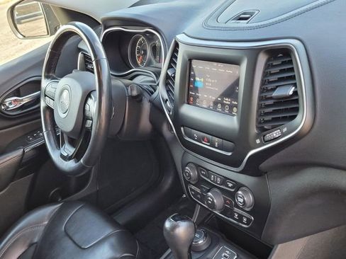 Used 2021 Jeep Cherokee Latitude Plus image 13