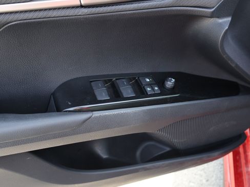 Used 2026 Toyota Camry Hybrid FWD image 35