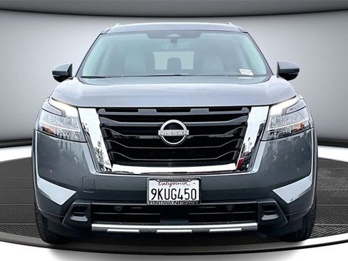 Used 2024 Nissan Pathfinder SL image 2