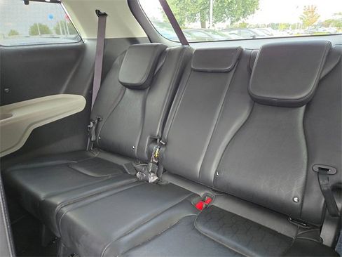 Certified 2024 Kia Carnival EX image 9