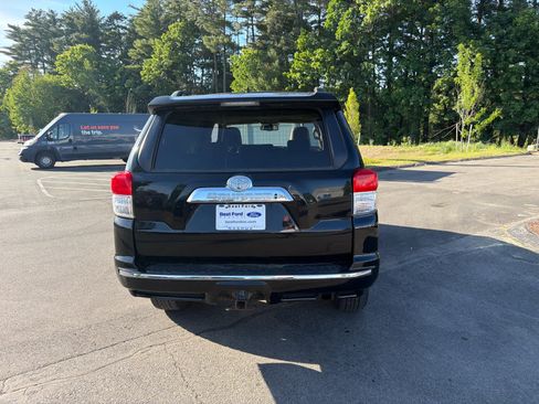 Used 2010 Toyota 4Runner Limited AWD/4WD image 6