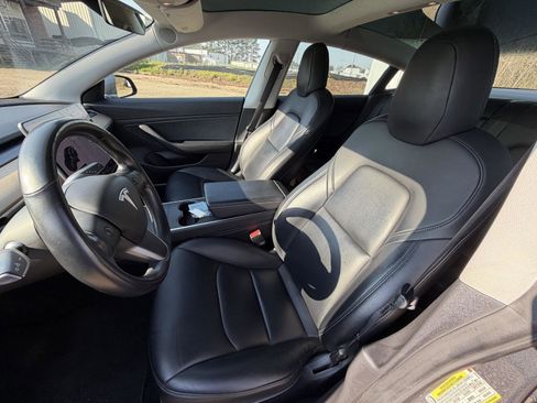 Used 2019 Tesla Model 3 Standard Range Plus image 9