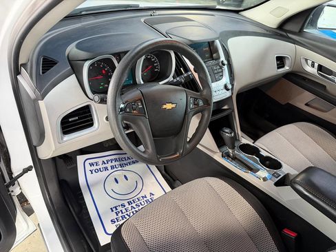 Used 2017 Chevrolet Equinox LS AWD/4WD image 24