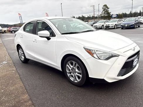 Used 2016 Scion iA FWD image 3
