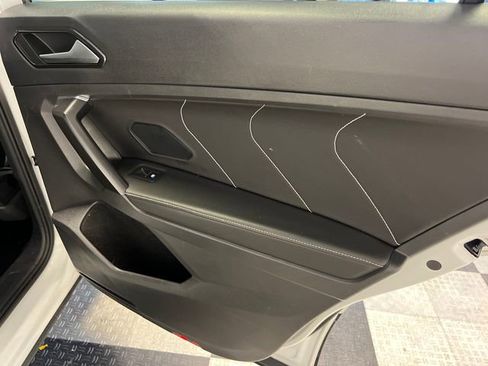 Used 2022 Volkswagen Tiguan SE image 13