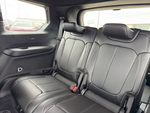 New 2025 Jeep Grand Cherokee L Limited w/ Black Appearance Package AWD/4WD image 35
