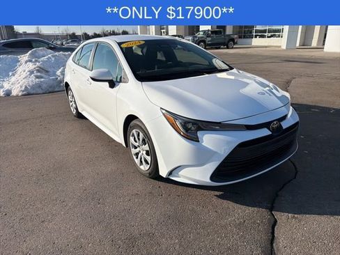 Used 2024 Toyota Corolla LE image 2