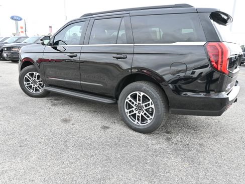 New 2026 Ford Expedition Active image 8