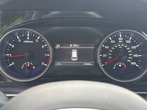 Used 2024 Kia Carnival EX FWD image 25