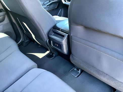 Used 2023 Nissan Pathfinder S image 18