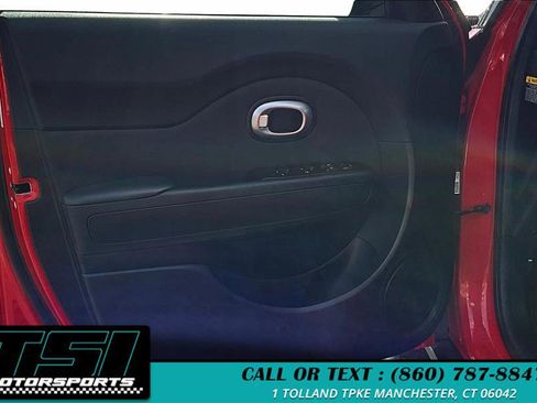 Used 2015 Kia Soul + image 23